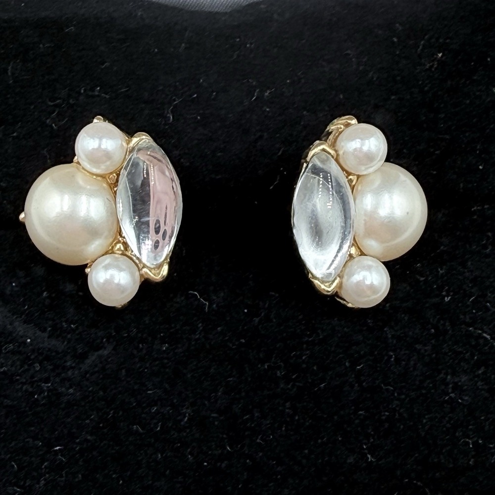 Signed Trifari Vintage Cluster Pearl Stud Earrings Pierced Gold Tone Glam